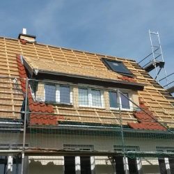 Dach mit Gerüst für Dacharbeiten Foto 1 - Dachdecker Projekte - Dachdeckermeister Limpke